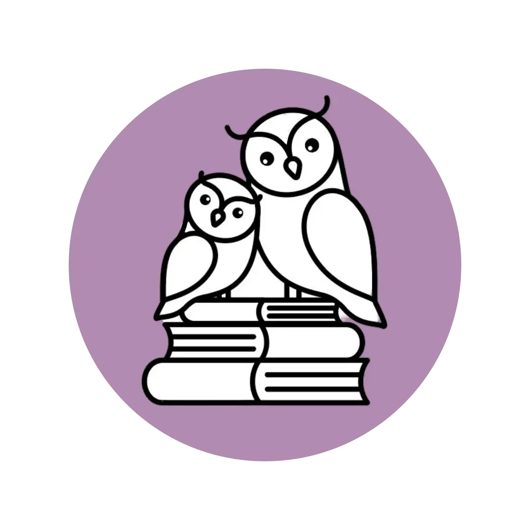 Das Bild zeigt in einem zart-violetten Kreis das Logo der BücherboxXen-Uhlenhorst. Zwei Eulen, die auf einem kleinen Bücherstapel sitzen.